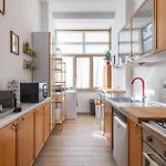 Meropia House Apartment