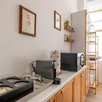 Meropia House Rom